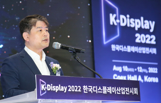 주영준 산업통상자원부 산업정책실장이 10일 서울 강남 코엑스에서 열린 '한국디스플레이산업 전시회'에 참석했다. <산업통상자원부 제공>